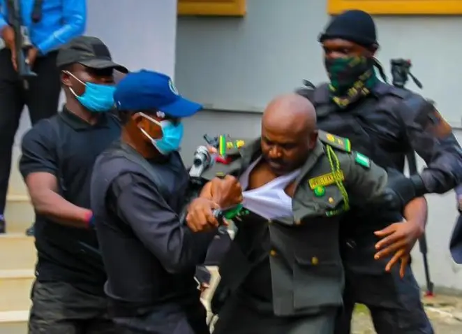DSS AND THE NIGERIAN PRISON FACE OFF ON WHO TAKES CUSTODY OF EMEFIELE.
